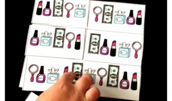 Fun Purse Themed Visual discrimination game for kindergarten! Kids will love finding the matches for the lipstick, tissues, mirror, money and nail polish! Great for developing early math and reading skills.